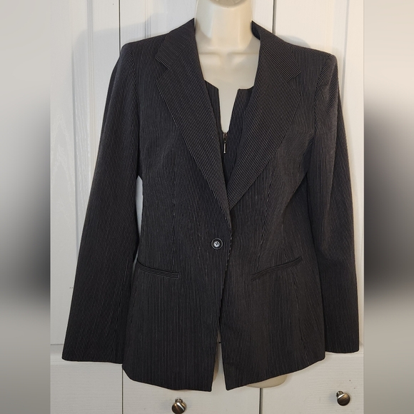 Armani Collezioni Jackets & Blazers - Armani Collezioni size 4 blazer jacket zip wool polyester made in Italy